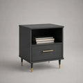 Comodino 50 x 40 x 68 cm in MDF effetto frassino nero con vano aperto cassetto unico gambe coniche nere e dettagli in metallo oro satinato