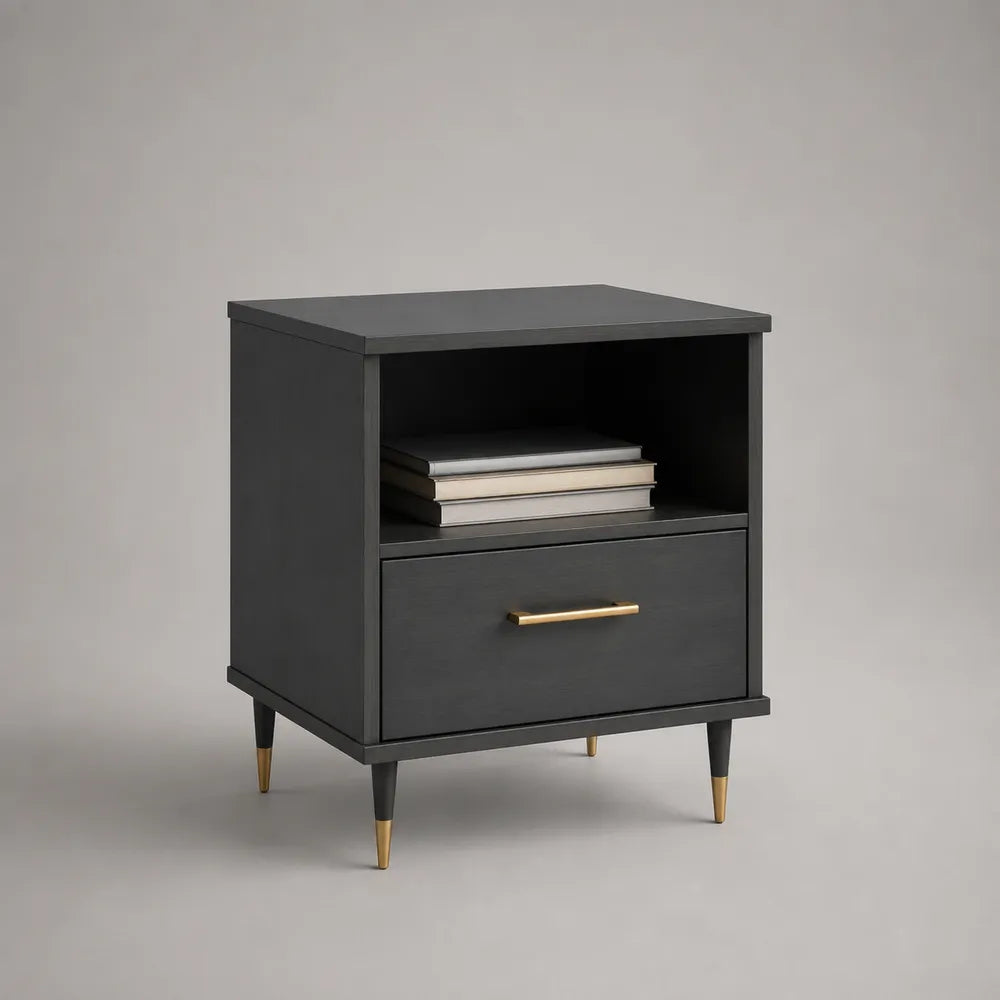Comodino 50 x 40 x 68 cm in MDF effetto frassino nero con vano aperto cassetto unico gambe coniche nere e dettagli in metallo oro satinato